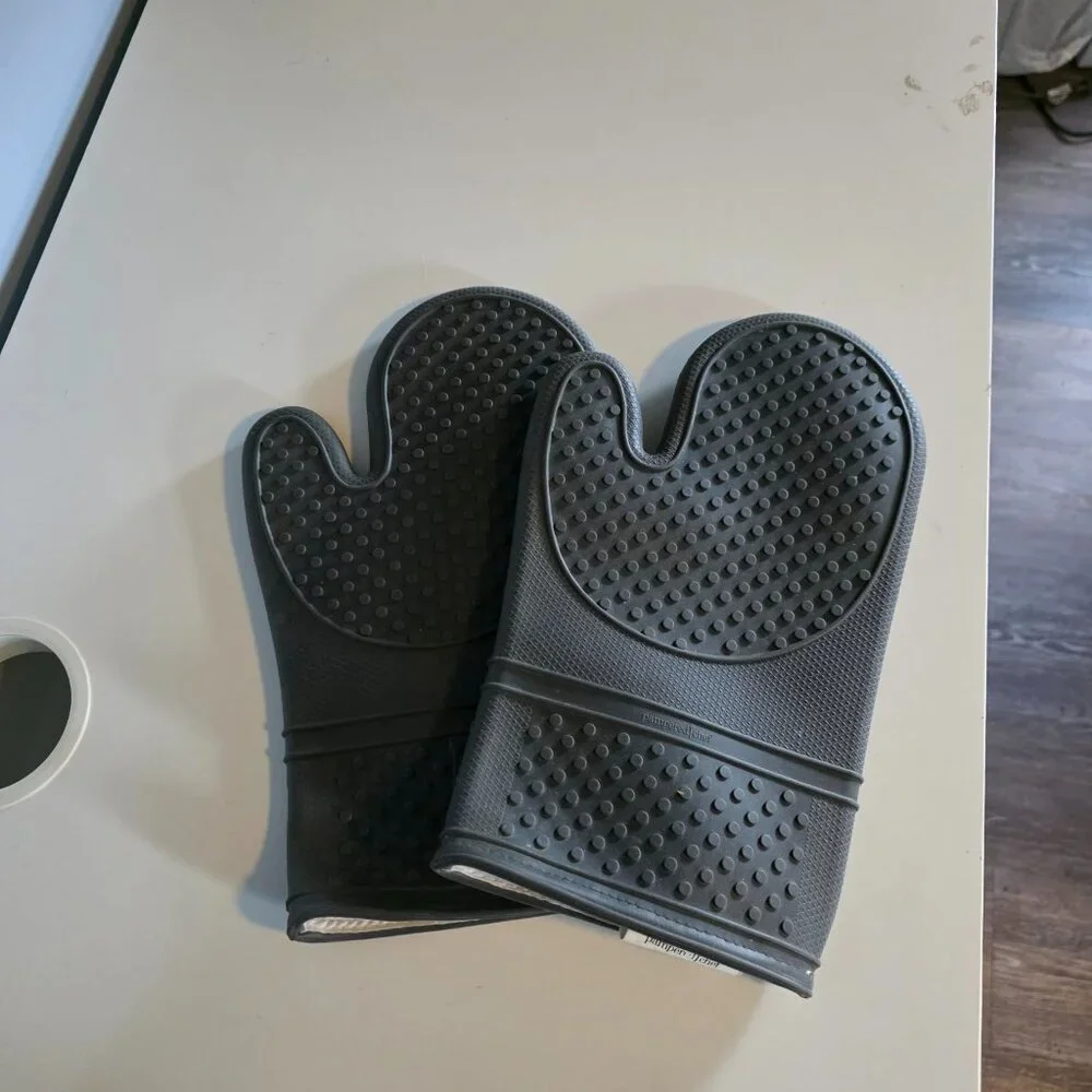 Pampered Chef Oven Mitts